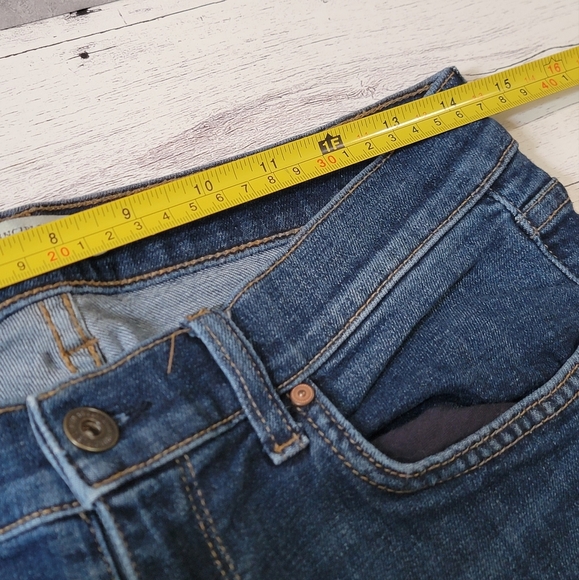 Blue Ankle Cropped Jeans with Gradient Shades - Picture 6 of 7